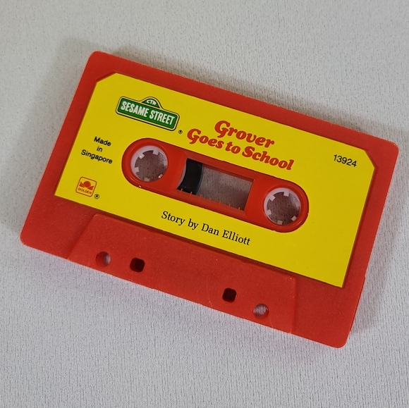 Vtg 1983 Grover Goes To School Book And Read Along Cassette Tape - Picture 3 of 15